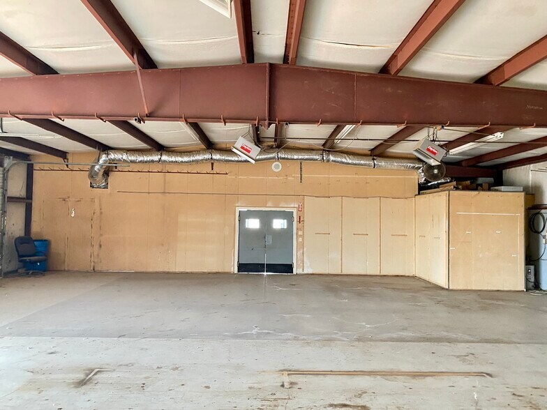 More Photos Of 902 S Main St, Jacksboro Warehouse For Sale