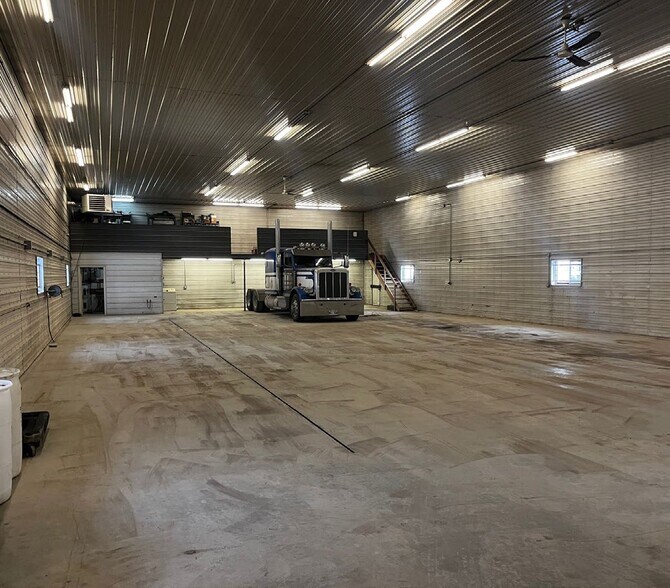 More Photos Of 187 2nd Avenue, Rosenort Warehouse For Sale