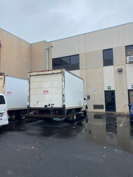 More Photos Of 94-1388 Moaniani St, Waipahu Warehouse For Lease