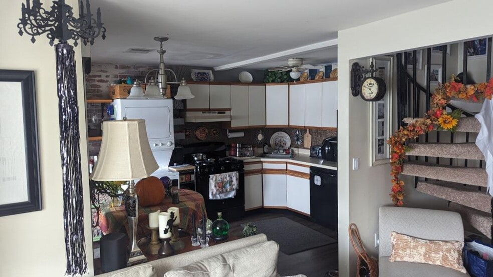 More Photos Of 7 Boardwalk, Sparta Restaurant For Sale