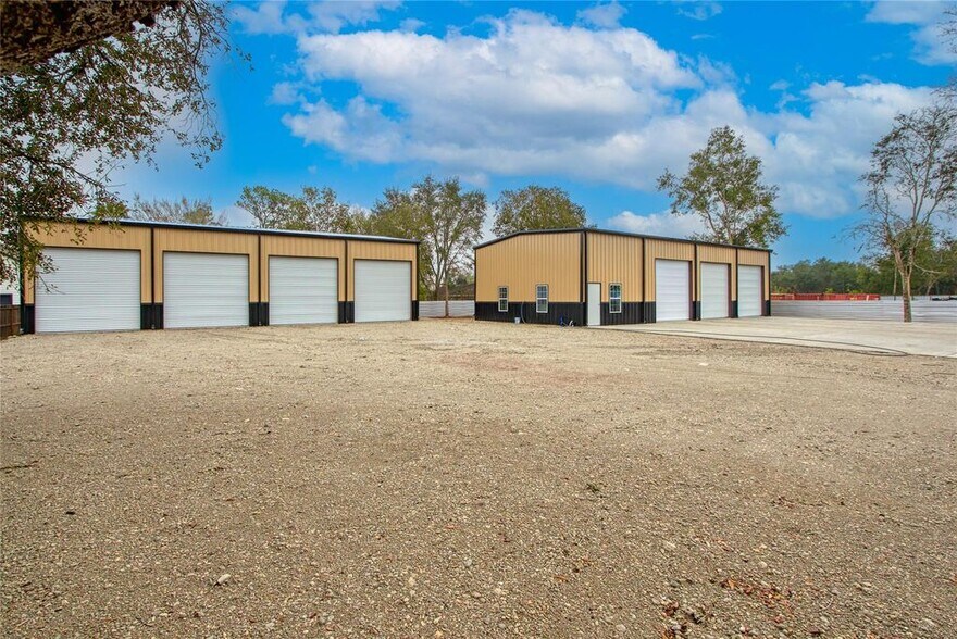 More Photos Of 13051 Pleasant Valley Dr, Rosharon Warehouse For Sale