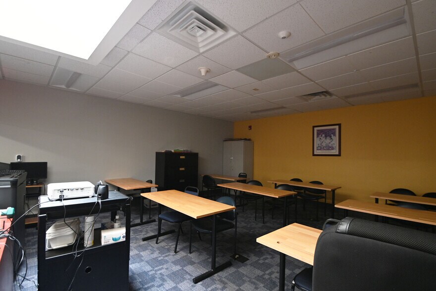 More Photos Of 1730 W North Ave, Milwaukee Medical For Sale