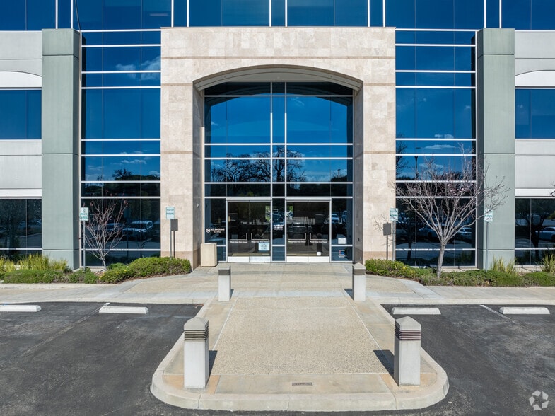 More Photos Of 25124 Springfield Ct, Valencia Office For Lease