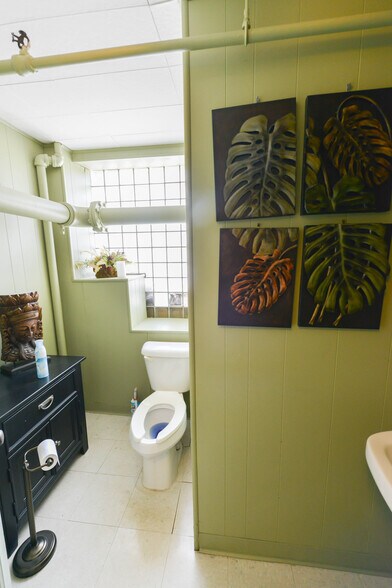 More Photos Of 2734 Lasalle St, Saint Louis Showroom For Sale