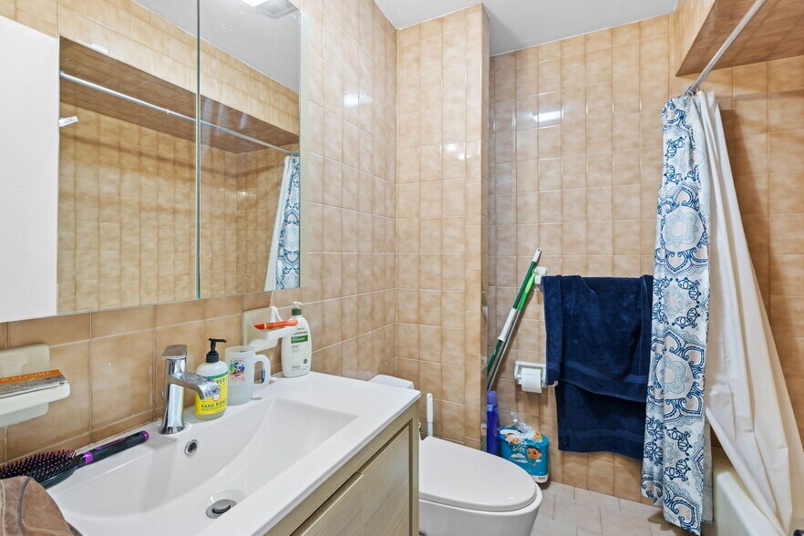 More Photos Of 135-137 Griffith St, Jersey City Storefront Retail Residential For Sale