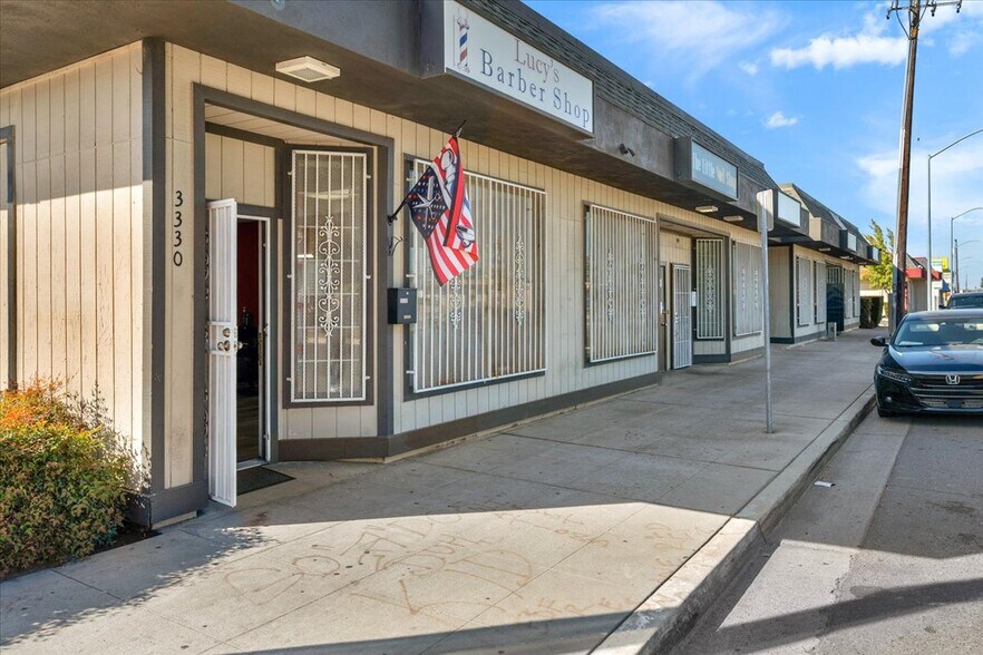 More Photos Of 3298 E McKinley Ave, Fresno Freestanding For Lease