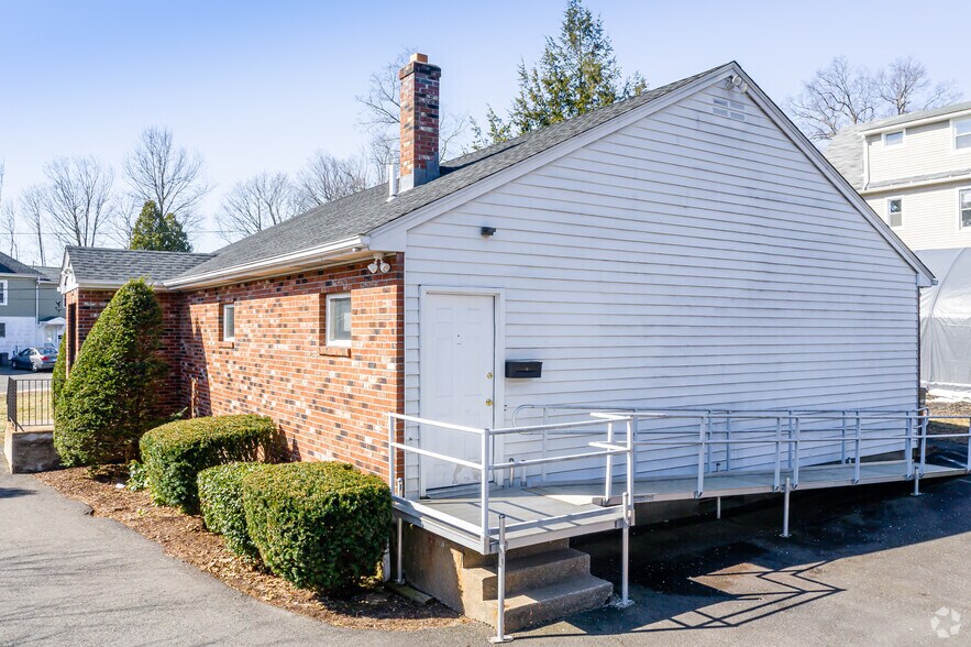 More Photos Of 14 Maple St, Terryville Office For Lease