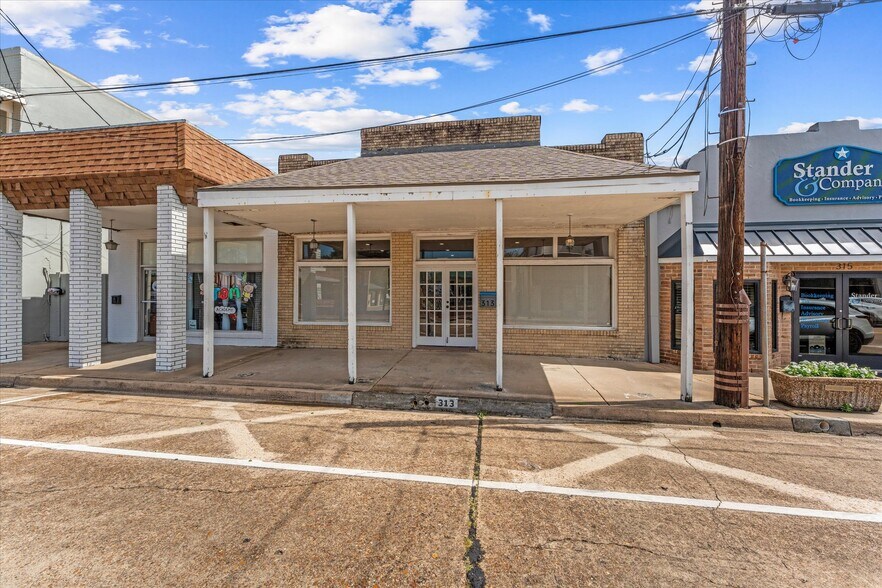 More Photos Of 313 E Main St, Humble Storefront Retail Office For Lease