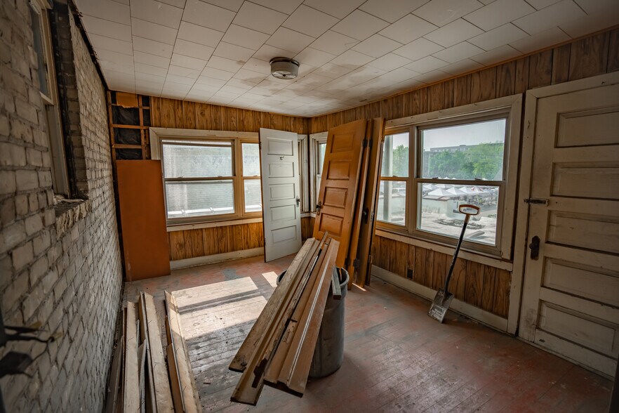 More Photos Of 916 Mainstreet, Hopkins Storefront Retail Residential For Sale