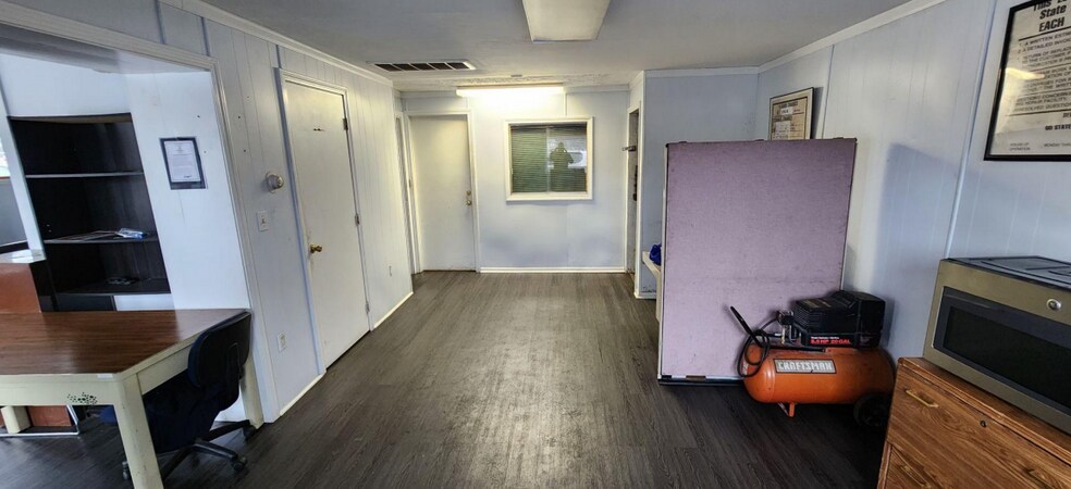 More Photos Of 37 Chase Ave, Waterbury Auto Dealership For Lease