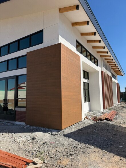 More Photos Of 15634 Main St, Hesperia Storefront For Lease