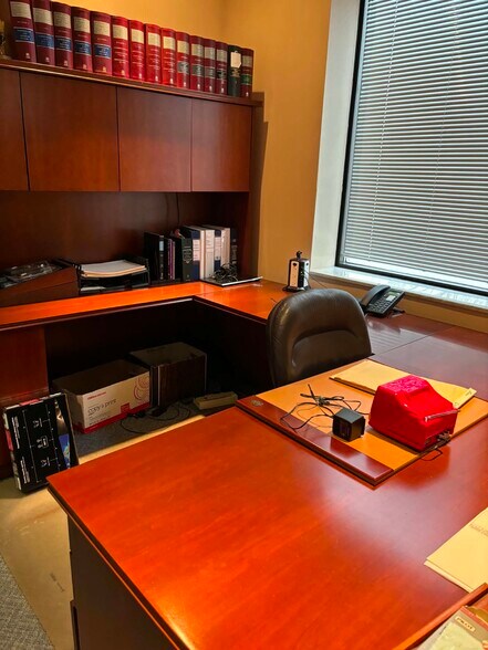 Primary Photo Of 215 Eugenie St W, Windsor Coworking Space