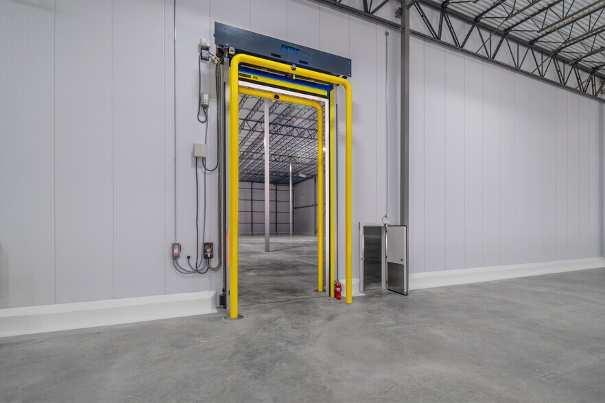 More Photos Of 110 Cascade Dr, San Antonio Refrigeration Cold Storage For Lease