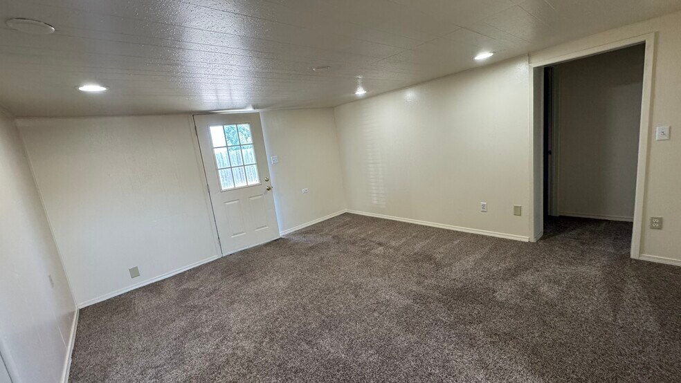 More Photos Of 300 OR-99 Hwy, Junction City Office Residential For Lease