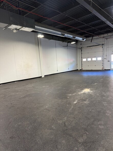 More Photos Of 635 New Park Ave, West Hartford Warehouse For Lease