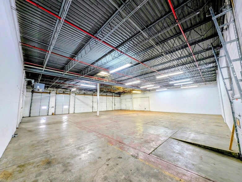 More Photos Of 615 Montgomery St, Saint Paul Self Storage For Lease