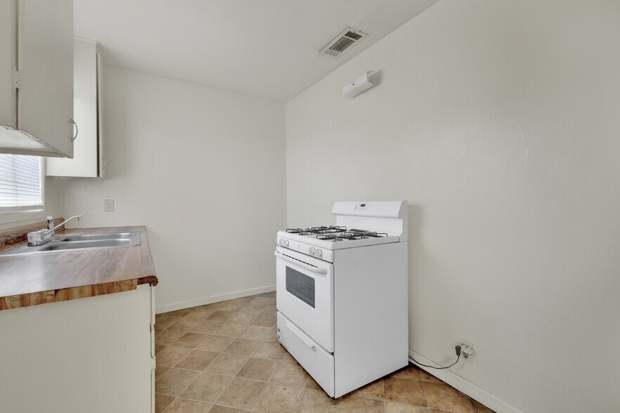 More Photos Of 601 E Rice St, Blythe Apartments For Sale