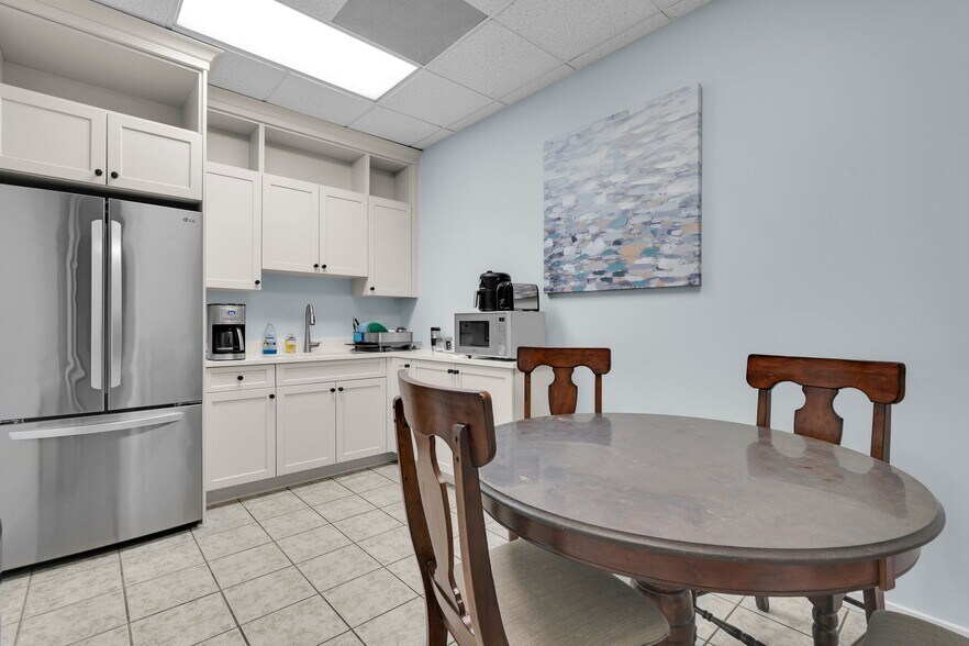 More Photos Of 2141 Rowland Ave, Savannah Office For Sale