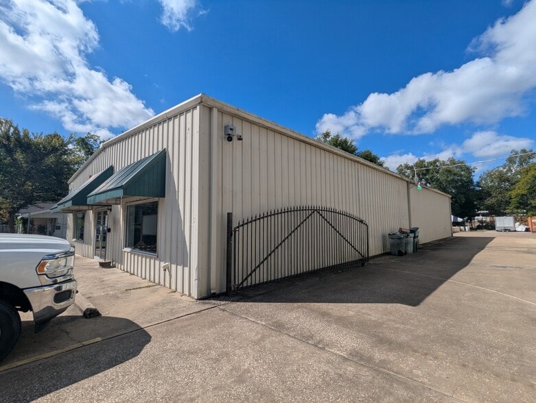 More Photos Of 5805 Old Dowlen Rd, Beaumont Warehouse For Lease