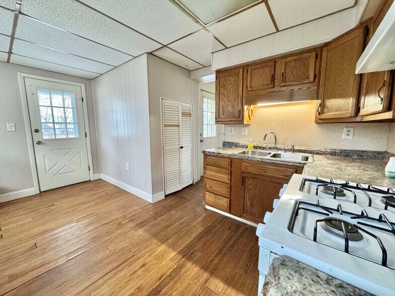 More Photos Of 301 E North St, Geneva Apartments For Sale