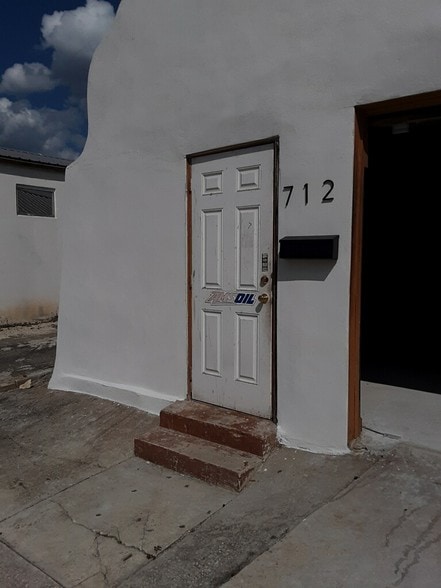 More Photos Of 712 N Ridgewood Dr, Sebring Industrial For Sale