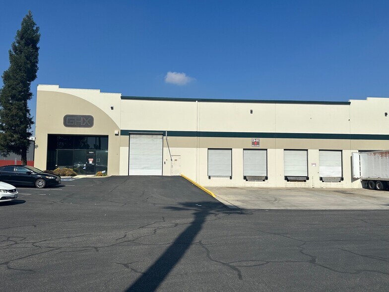 Primary Photo Of 5555 E Lamona Ave, Fresno Warehouse For Lease