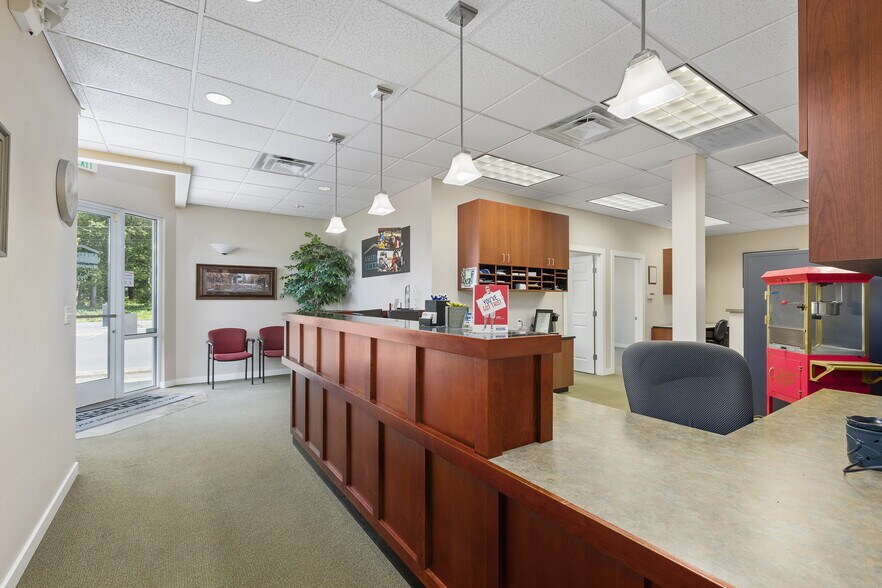 More Photos Of 4061 Eliza Ave, Bellingham Office For Lease