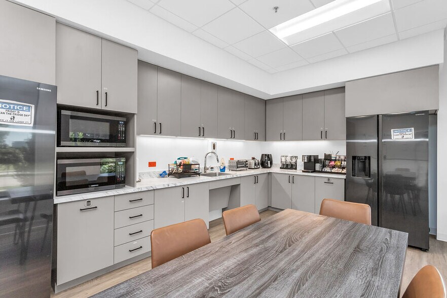 More Photos Of 5060 Tennyson Pky, Plano Medical For Sale