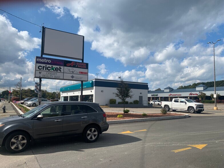 More Photos Of 694-760 Crescent St, Brockton Storefront For Lease