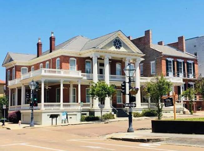 Primary Photo Of 201 N Pearl St, Natchez Hotel For Sale