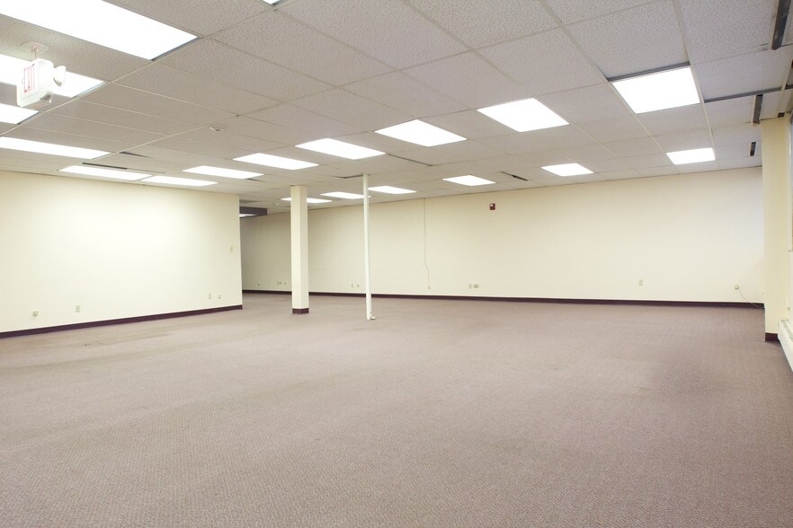 More Photos Of 11500 Olive Blvd, Creve Coeur Office For Lease