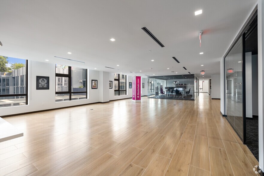 More Photos Of 218 NW 24th St, Miami Office Residential For Lease