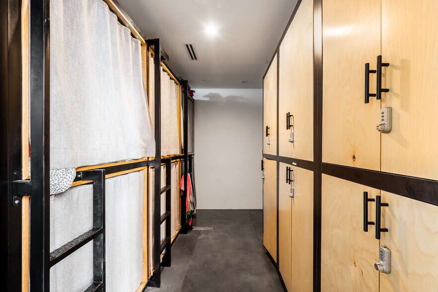 More Photos Of 2478 Penmar Ave, Venice Dormitory For Sale