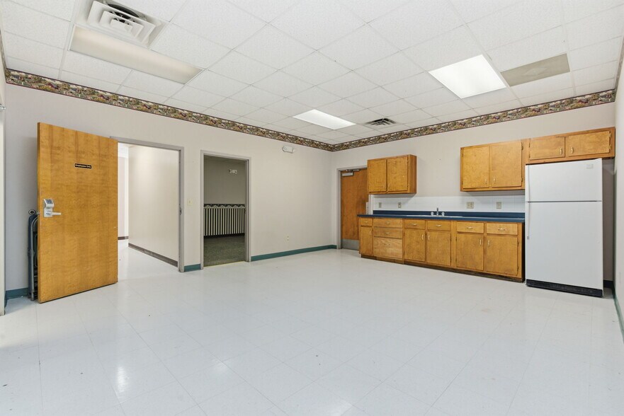 More Photos Of 1612 N Osteopathy, Kirksville Office For Sale