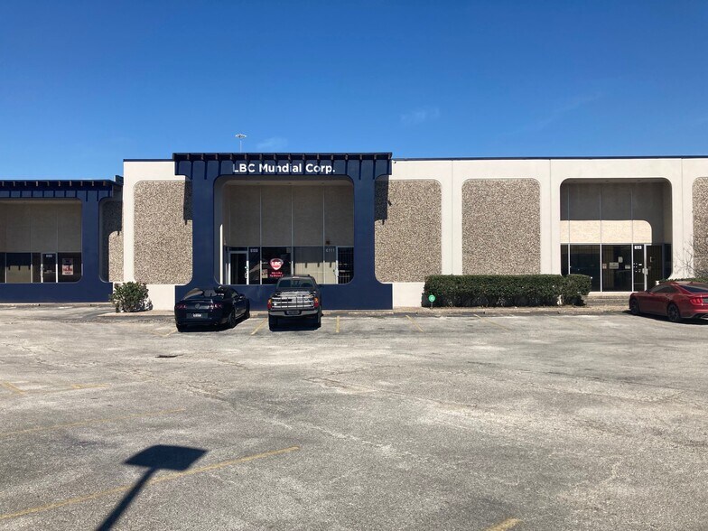 More Photos Of 6101-6127 Long Dr, Houston Unknown For Lease
