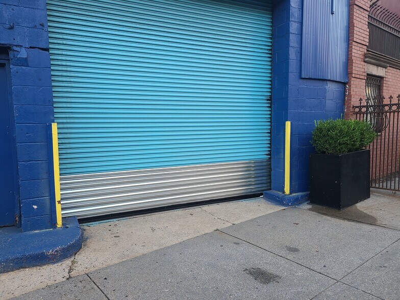 More Photos Of 286-294 Hamilton Ave, Brooklyn Warehouse For Lease