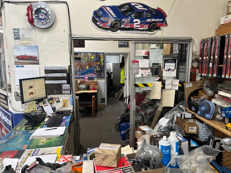 More Photos Of 2132 Dwight Way, Berkeley Auto Repair For Sale