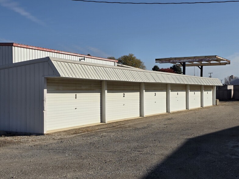 More Photos Of 1400 N Division St, Pontiac Flex For Sale