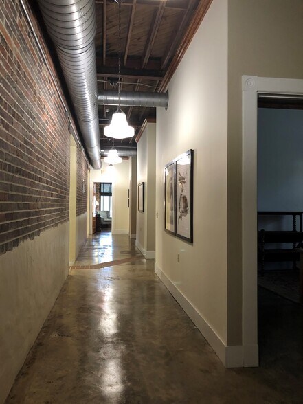 More Photos Of 119 S Madison St, Thomasville Storefront For Lease