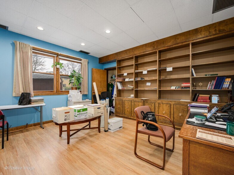 More Photos Of 9000 Kildare Ave, Skokie Specialty For Sale