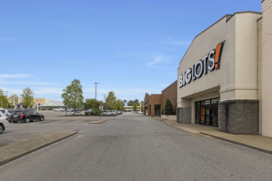More Photos Of 5560 Nolensville Pike, Nashville Department Store For Lease
