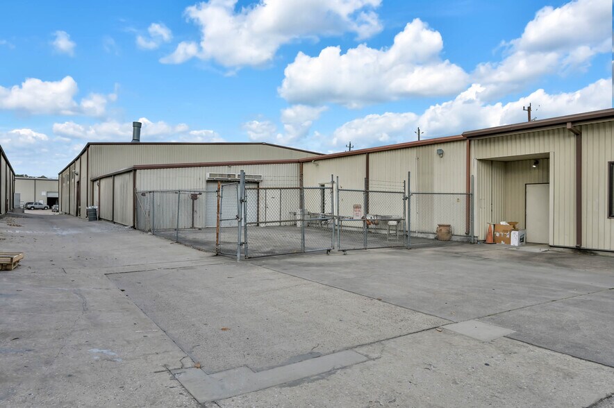 More Photos Of 1720 FM 1960 Rd E, Houston Warehouse For Sale
