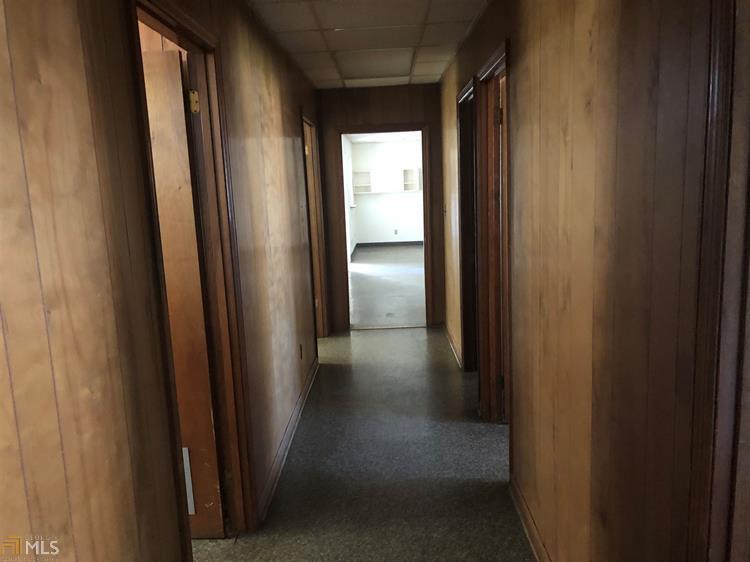 More Photos Of 1321 US Hwy 41 N, Calhoun Office For Lease