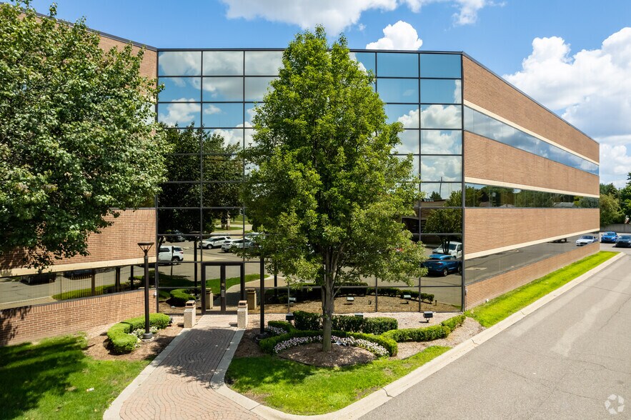 More Photos Of 38600 Van Dyke Ave, Sterling Heights Coworking Space