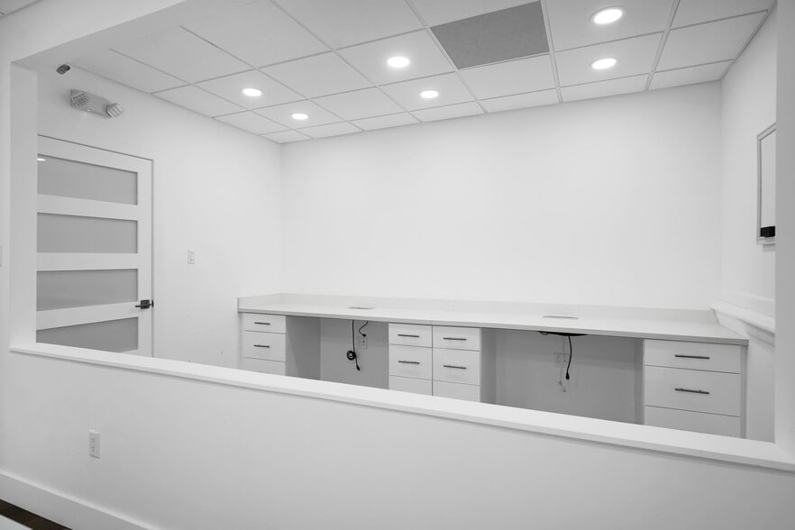 More Photos Of 7311 NW 12th St, Doral Light Distribution For Sale