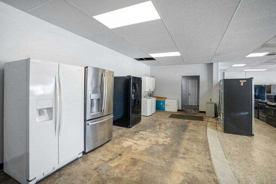 More Photos Of 3090 Bee Ridge Rd, Sarasota Convenience Store For Sale
