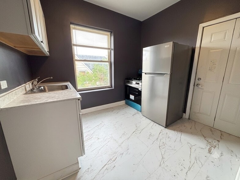 More Photos Of 5322 W Washington Ave, Chicago Apartments For Sale