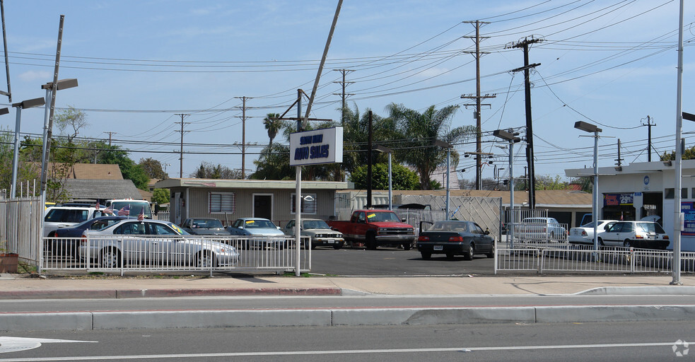 Primary Photo Of 2239 S Main St, Santa Ana Auto Dealership For Lease