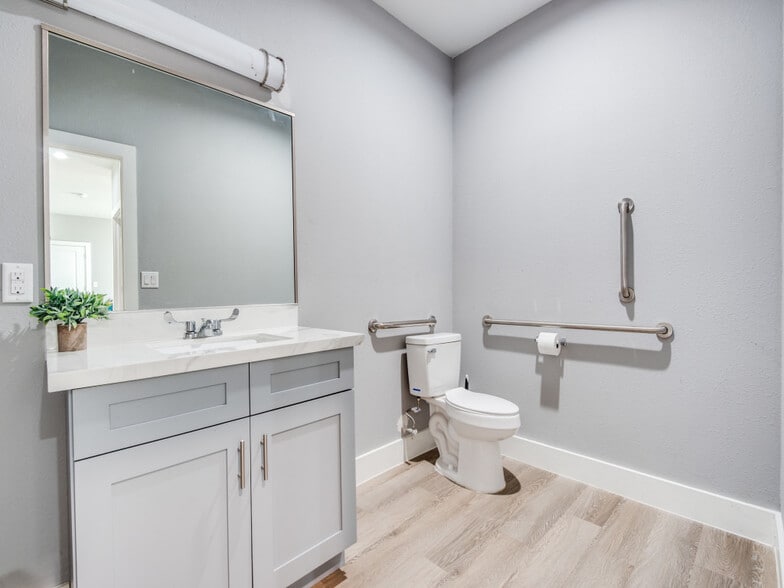 More Photos Of 1100 Us-90 Hwy W, Sealy Apartments For Sale