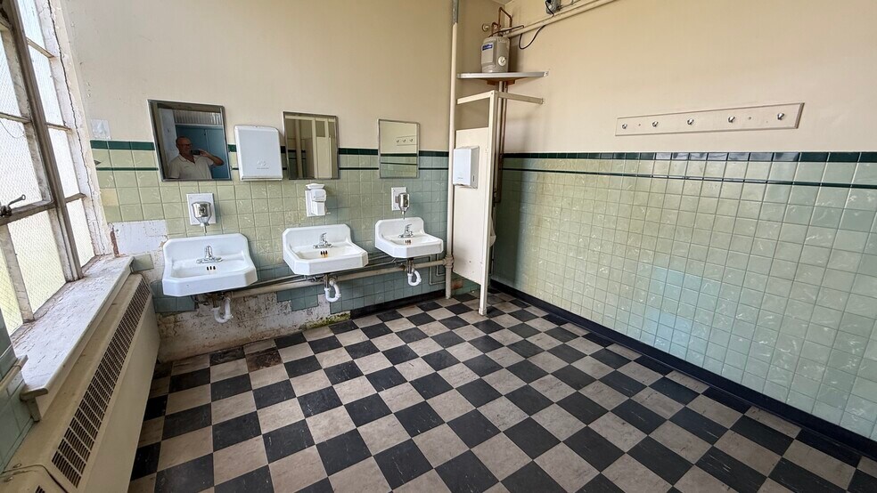 More Photos Of 1350 Balata St, Easton Warehouse For Sale